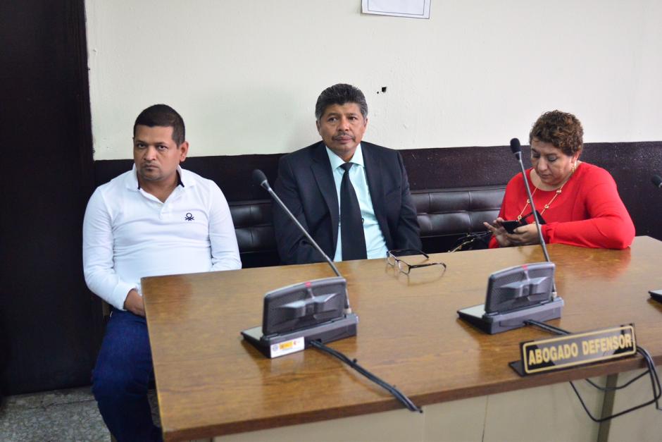 El supuesto narcotraficante Mauro Salom&oacute;n Ram&iacute;rez Barrios (de blanco) ser&aacute; extraditado a Estados Unidos. (Foto: Jes&uacute;s Alfonso/Soy502)&nbsp;