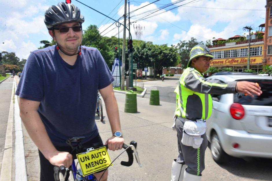 Los ciclistas salieron a las calles a celebrar el D&iacute;a Sin Autos. (Foto: Jes&uacute;s Alfonso/Soy502)