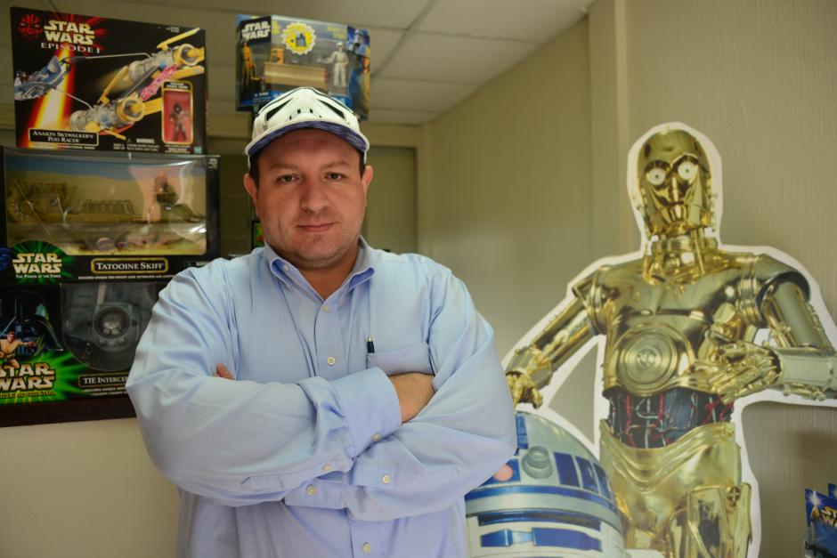 Jair Monsanto es el preseidente de la fan page &ldquo;Star Wars Fan Club Yavin IV Guatemala&rdquo;. (Foto: Jes&uacute;s Alfonso/Soy502)