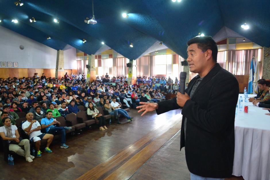 Gonzalo Romero comparti&oacute; sus conocimientos y an&eacute;cdotas con los estudiantes de primer ingreso de Ingenier&iacute;a de la Usac. (Foto: Jes&uacute;s Alfonso/soy502)