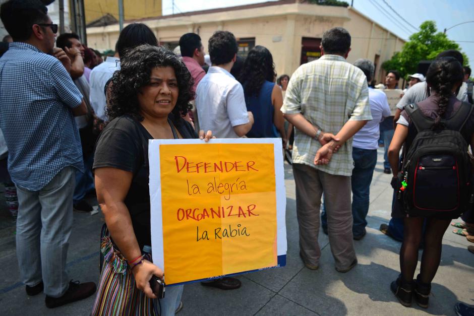 A la primera convocatoria para protestar acudieron unas 50 personas. (Foto: Jes&uacute;s Alfonso/Soy502)