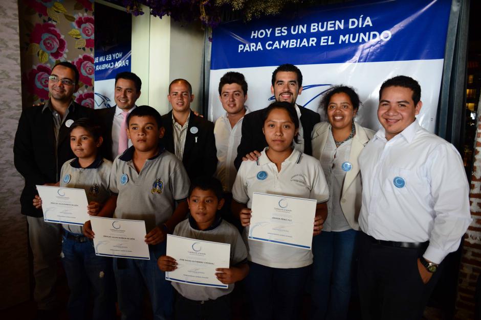 "Give Guatemala" y "Yo amo Gua" son las empresas que hacen posible los sue&ntilde;os de los becados de Cambiando el Mundo. (Foto: Jes&uacute;s Alfonso/Soy502)