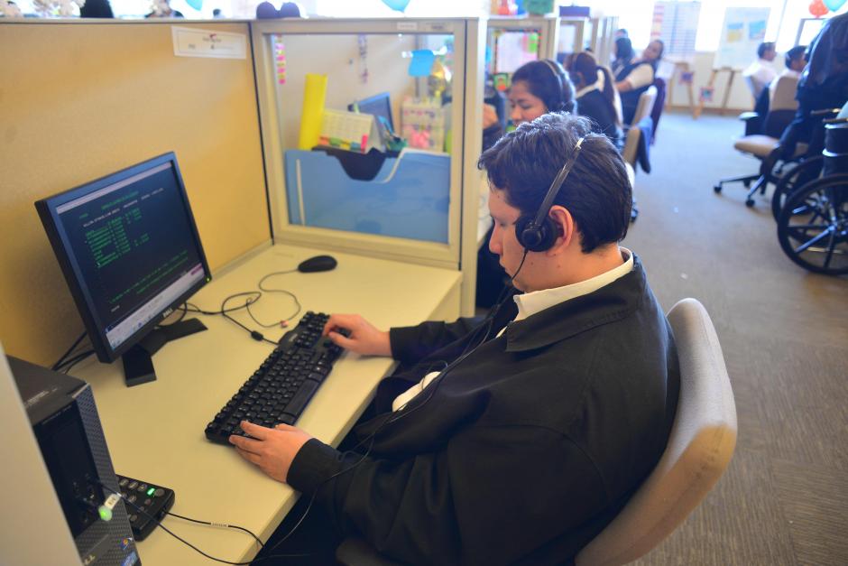 Hay un total de 35 colaboradores con alguna discapacidad trabajando en Bac Credomatic. (Foto: Jes&uacute;s Alfonso/Soy502)