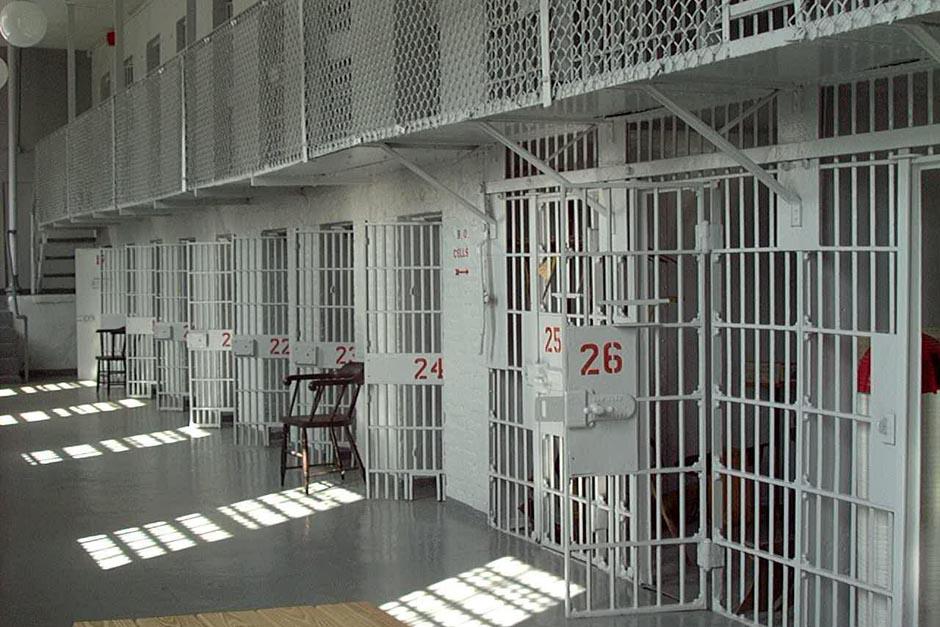 Las autoridades suecas han tenido que cerrar cinco centros de detenci&oacute;n por la falta de privados de libertad.