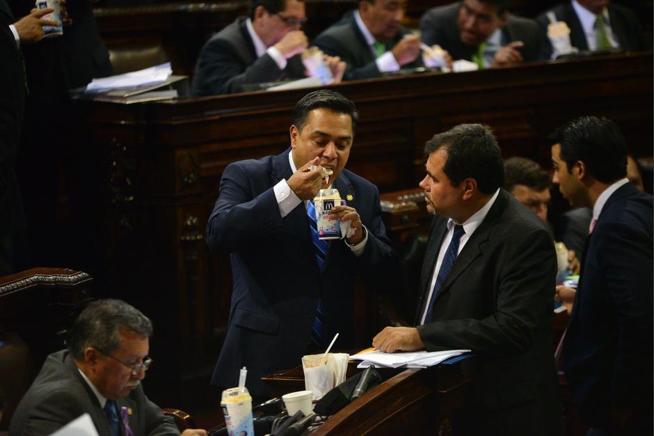 La Junta Directiva del Congreso de Guatemala compra comida para los diputados en cada sesi&oacute;n. (Foto: Archivo/Soy502)
