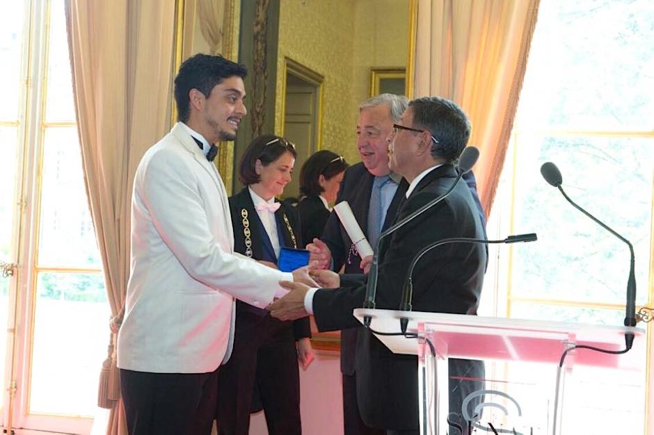 Senado franc&eacute;s condecora a cineasta guatemalteco Jayro Bustamante por su trabajo. (Foto: Ixcanul oficial)&nbsp;