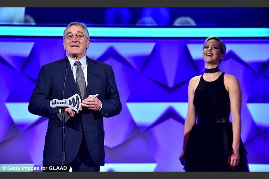 Jennifer Lawrence asisti&oacute; a la gala de los GLAAD Awards. (Foto: Mail Online) 