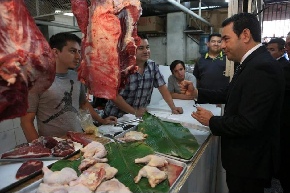 La propuesta del Gobierno es crear dos impuestos a las verduras, frutas y carnes. (Foto: Archivo/Soy502)