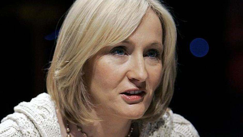 El diario ha retirado el controvertido art&iacute;culo de su p&aacute;gina web al recibir la demanda de Rowling, de 48 a&ntilde;os. Foto Google&nbsp;