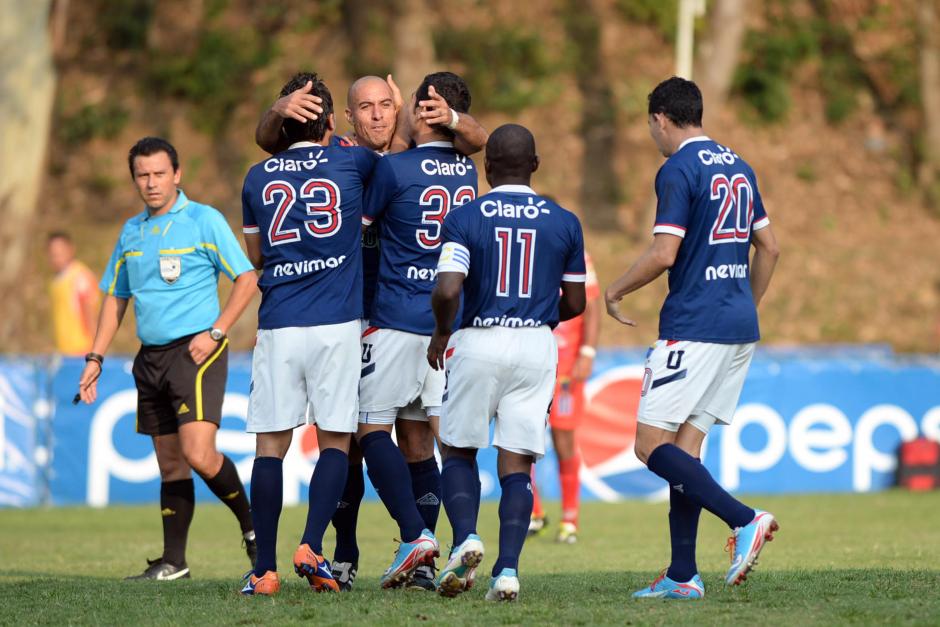 La Universidad derrot&oacute; a Iztapa y celebra una semana m&aacute;s como l&iacute;der del Torneo Clausura. (Foto: Nuestro Diario)