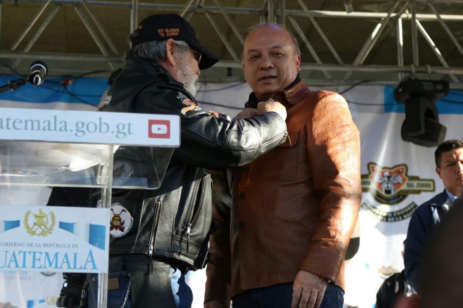 Chea Urruela fue condecorado durante el acto inaugural. (Foto: Alejandro Bal&aacute;n/Soy502)