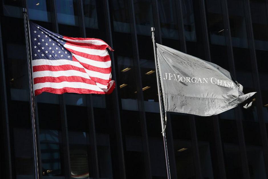 El monto que el banco estadounidense JPMorgan decidi&oacute; pagar comprende 2 mil 240 millones de d&oacute;lares para las v&iacute;ctimas de fraude por parte de Bernard Madoff, condenado en 2009 a 150 a&ntilde;os de c&aacute;rcel por estafa por m&aacute;s de 20 mil millones de d&oacute;lares. El banco ignor&oacute; las alertas. (Foto: AFP).