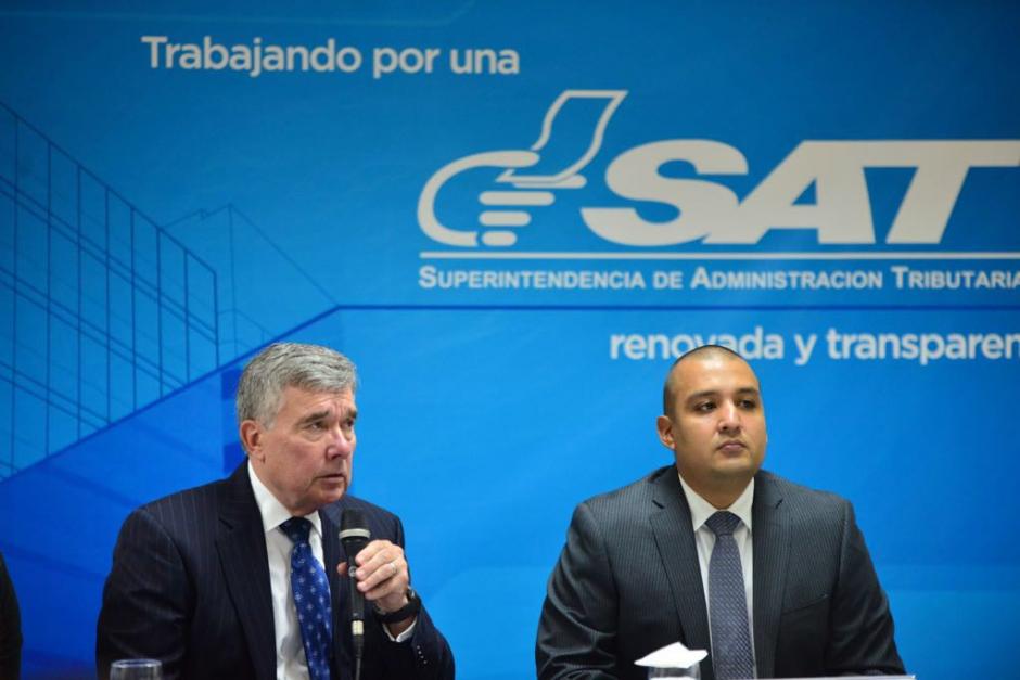 El funcionario estadounidense visit&oacute; este lunes la SAT. (Foto: Jes&uacute;s Alfonso/Soy502)