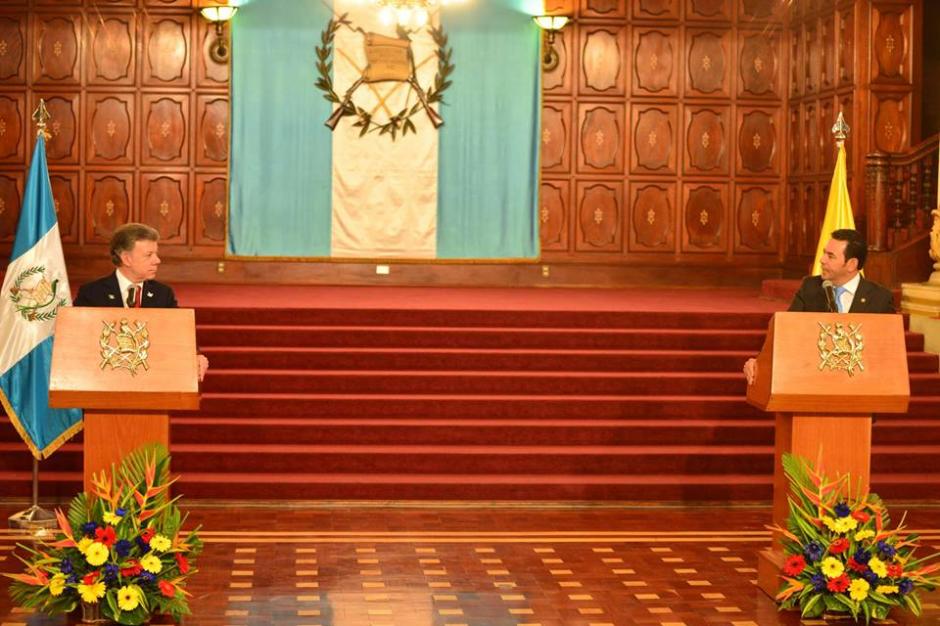 El sal&oacute;n de Banderas del Palacio Nacional de la Cultura se desarroll&oacute; la conferencia entre los mandatarios de Colombia y Guatemala. (Foto: Jes&uacute;s Alfonso/Soy502) 