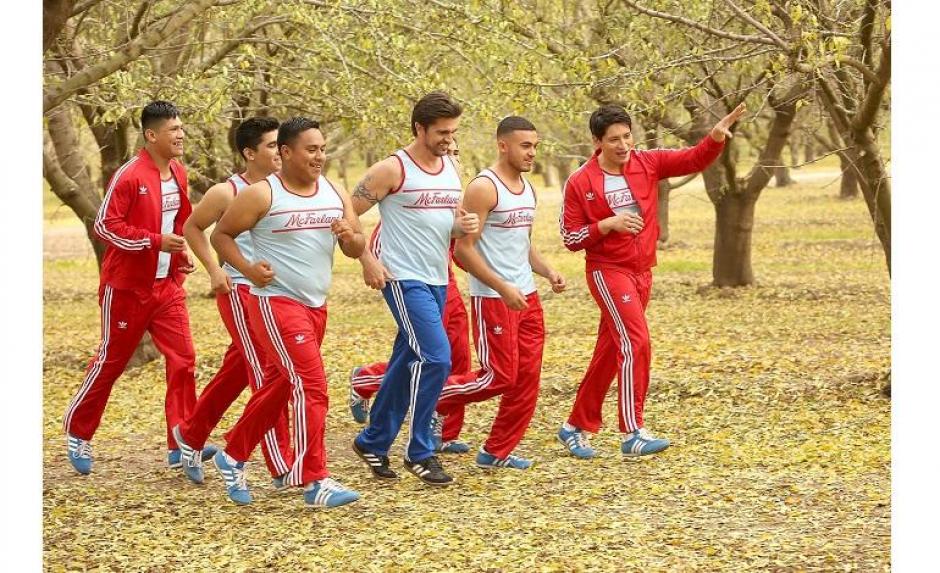 El equipo de la pel&iacute;cula McFarland USA y Juanes durante la grabaci&oacute;n del video del tema "Juntos" que se estrenar&aacute; el 20 de enero.
