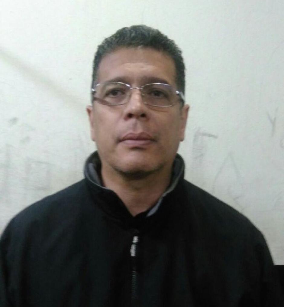 El exjugador de F&uacute;tbol Ren&eacute; Villavicencio fue detenido por el delito de extorsi&oacute;n. (Foto: @PNCdeGuatemala)