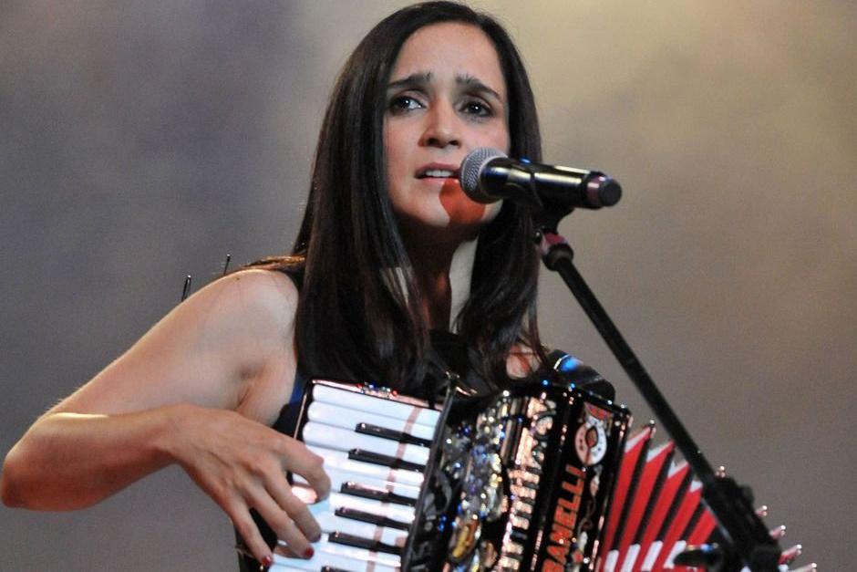 Julieta Venegas estrena video de la canci&oacute;n&nbsp;&ldquo;Suavecito&rdquo;, tema original de los 90&acute;s de Laura Le&oacute;n alias la Tesorito.