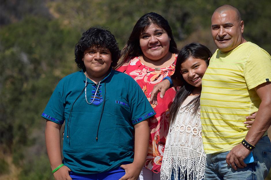 Julioc&eacute;sar de 13 a&ntilde;os junto a su familia. (Foto: vozinmigrante)