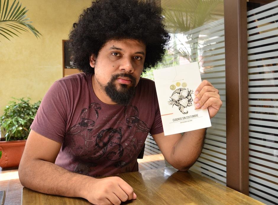 Julio Serrano habla de la calle en su nuevo libro. (Foto: Selene Mejía/Soy502) 