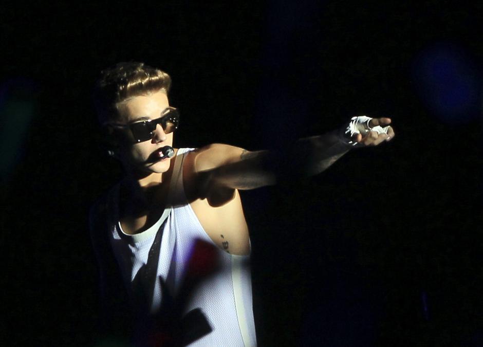 Justin Bieber pidi&oacute; disculpas en Twitter por un incidente ocurrido con una bandera de Argentina durante uno de sus conciertos.&nbsp;