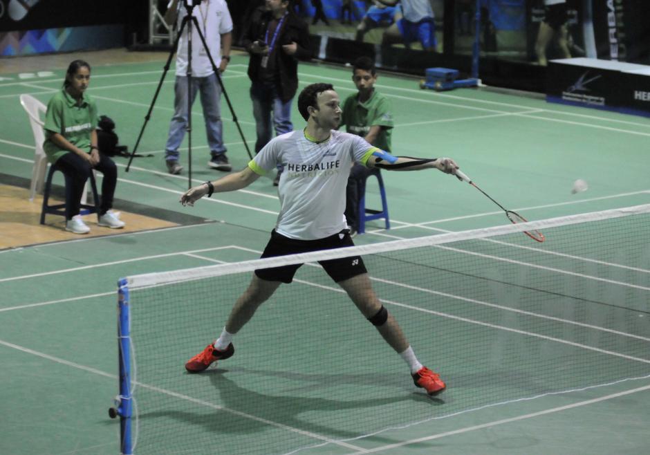 Kevin Cord&oacute;n derrot&oacute; dos sets a cero al mexicano, Job Castillo, en el Coliseo de Deportivo, de la zona 5. (Foto: Pedro Pablo Mijangos/Soy502)