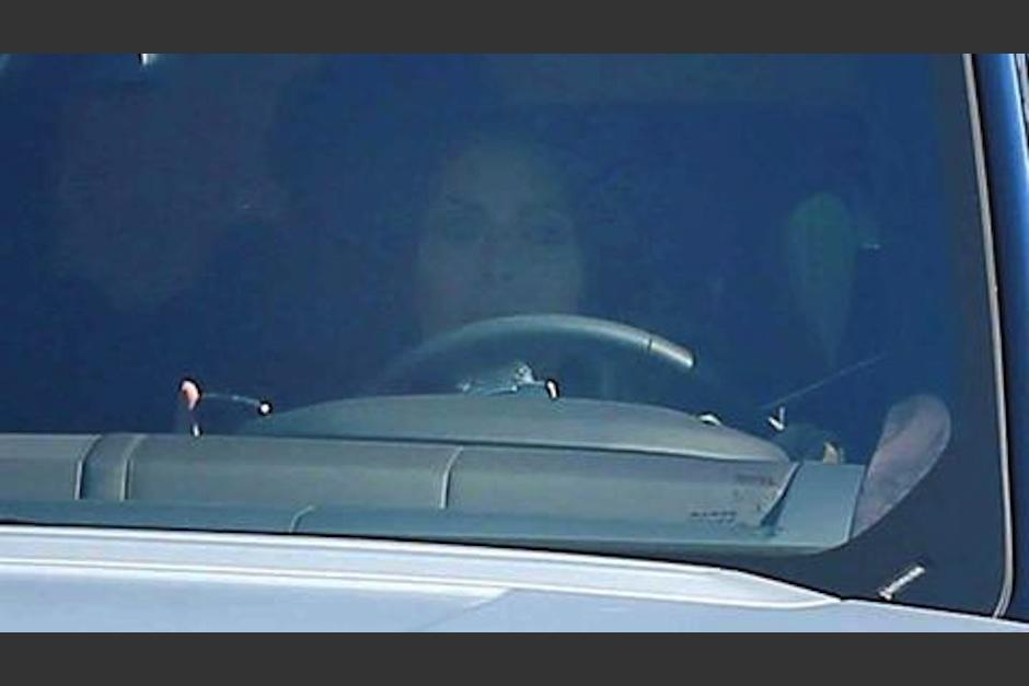 Kim Kardashian cometi&oacute; una imprudencia al volante. (Foto: Telemundo) 