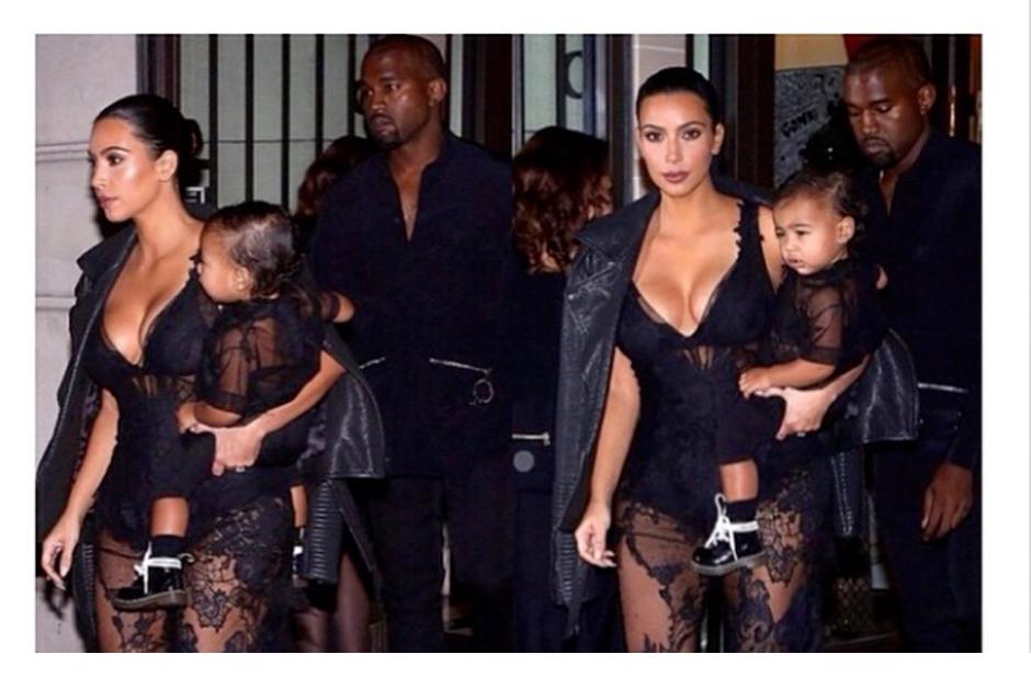 Cuando estaba a punto de ingresar a su camioneta, Kim comenzó un diálogo con uno de sus colaboradores. Como si se hubiera dado cuenta de algo que había olvidado, dio media vuelta y regresó por su pequeña hija.