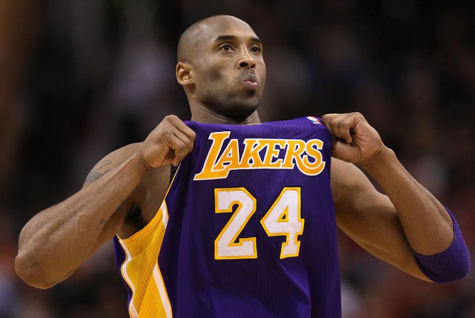 Kobe Bryant continuar&aacute; con los Lakers de los &Aacute;ngeles; el club espera que se retire con esa instituci&oacute;n. (AFP)