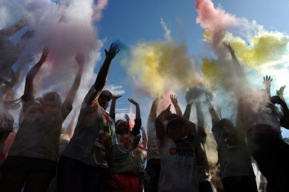 Cientos de guatemaltecos se dieron cita hoy en la KolorFestRun (Foto: Johan Ordo&ntilde;ez/AFP)