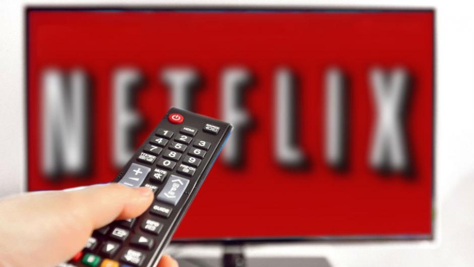 A trav&eacute;s de una extensi&oacute;n del navegador Chrome es posible buscar pel&iacute;culas o series ocultas en la plataforma de Netflix. (Foto: komando.com)