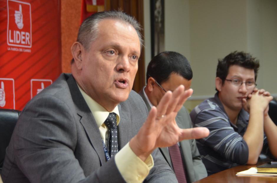 El Director del Hospital Roosevel se reunió con miembros de la bancada Lider en donde denunció que es objeto de mensajes amenazantes. (Foto: JAC)