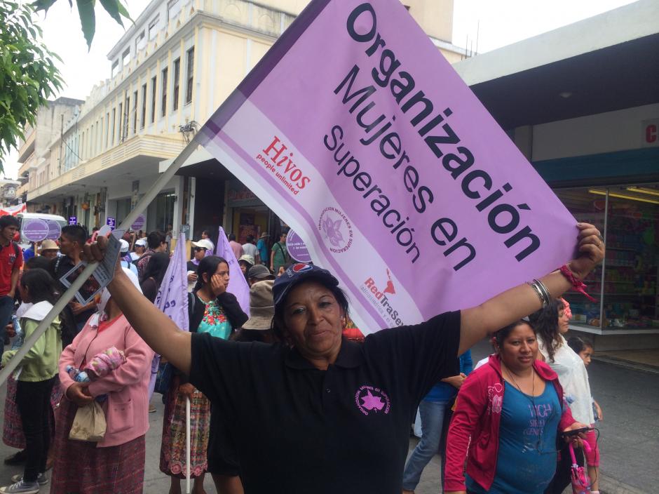 Las mujeres tuvieron gran presencia en la marcha del D&iacute;a del Trabajador realizada esta ma&ntilde;ana en la capital. (Foto: Luis Barrios/Soy502)