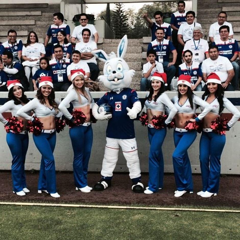Las animadoras del Cruz Azul grabaron un video donde desean felices fiestas a sus seguidores. (Foto: Las Celestes/FB)&nbsp;