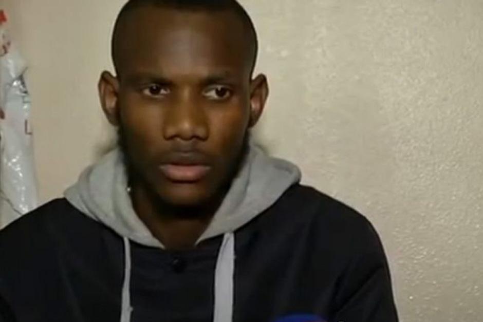 Lassana Bathiely se convirti&oacute; en un h&eacute;roe al salvar a seis personas en Francia. (Foto: RT)