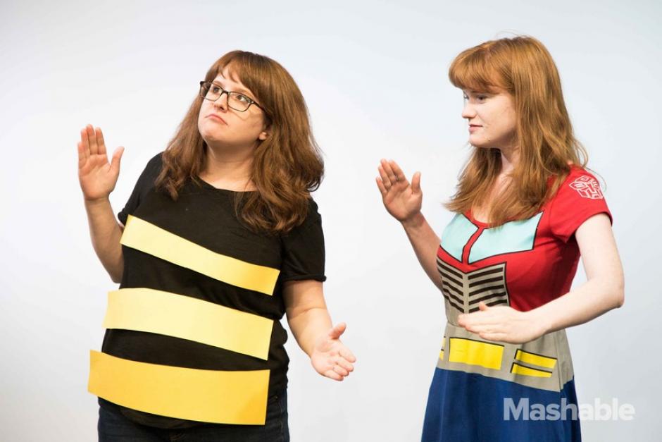 Con unas cuantas l&iacute;neas de papel construcci&oacute;n amarillo sobre una blusa negra o un &nbsp;vestido de Optimus Prime, podr&aacute;s lucirte como los personajes de Transformers. (Foto: Mashable.com).