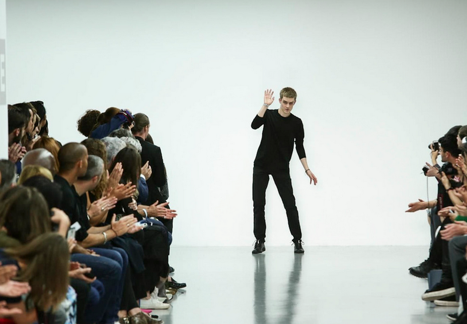 Lee Roach se despide de su p&uacute;blico durante la Semana de la Moda Masculina en Londres. (Foto: Now Fashion)&nbsp;