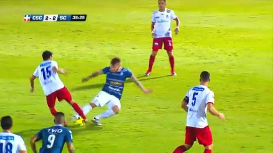 El mediocampista estar&aacute; nueve meses fuera de las canchas. (Foto: Infobae)