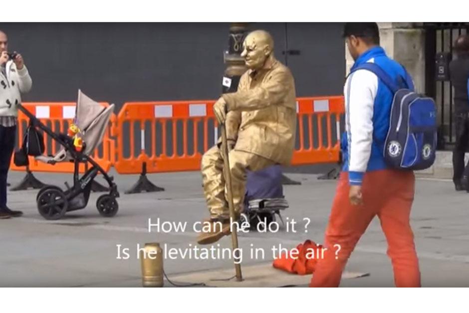 Un artista callejero en Londres recolecta dinero "levitando" en la acera. (Imagen: YouTube)