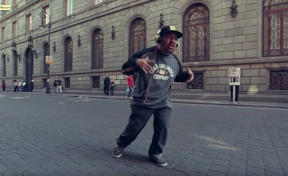 El rapero, poeta y Dj Leyton Eme lanza su nuevo sencillo "Mis Aud&iacute;fonos". (Foto: Youtube)&nbsp;