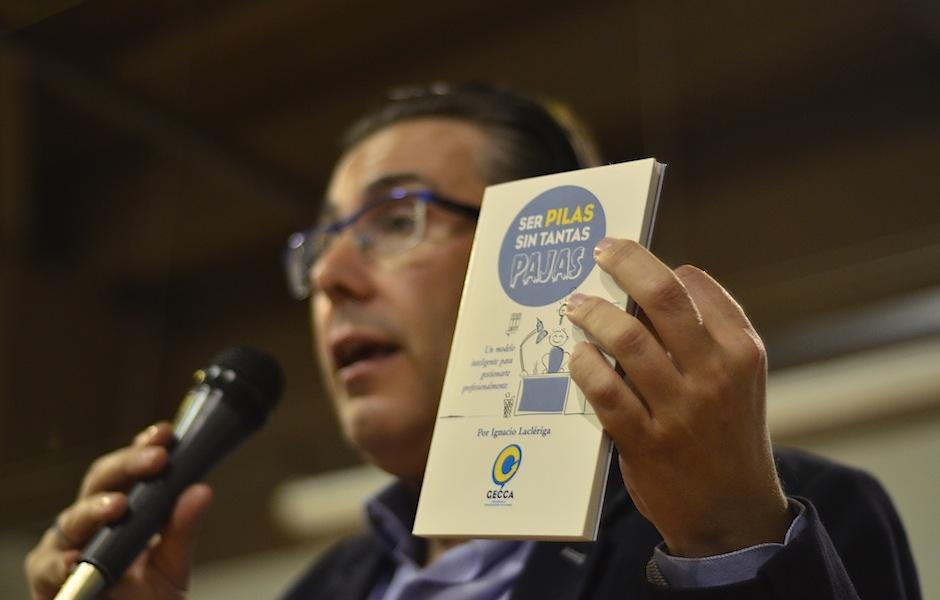 El comunicador y periodista espa&ntilde;ol Ignacio Lacl&eacute;riga, lanza un libro. (Foto: Selene Mej&iacute;a/Soy502) 