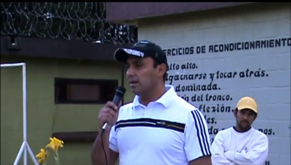 Lima Oliva durante una actividad organizada en un centro de detenci&oacute;n. (Imagen: Captura de pantalla)