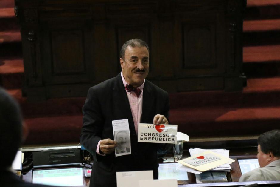 Fernando Linares Beltranena ofrece varias mejoras para los diputados si queda de presidente. (Foto: Alejandro Bal&aacute;n/Soy502)