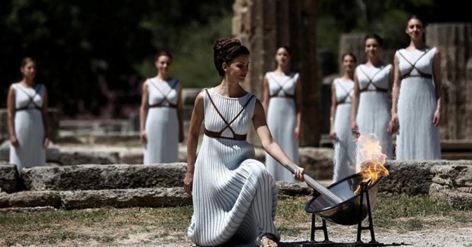 La llama ol&iacute;mpica recorrer&aacute; cientos de kil&oacute;metros hasta llegar a Brasi. (Foto: AFP)