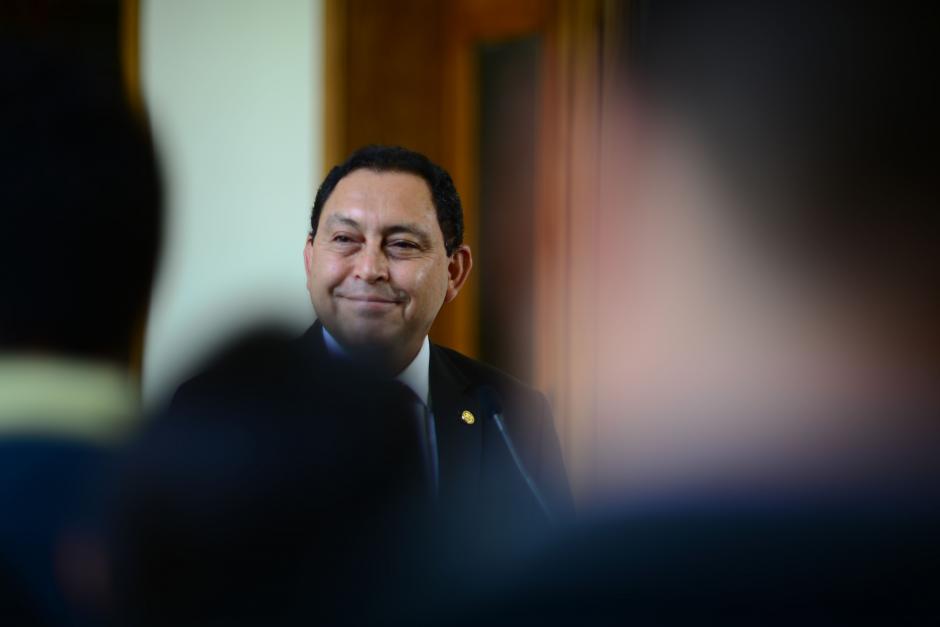 Mauricio L&oacute;pez Bonilla, ministro de Gobernaci&oacute;n, asegur&oacute; que analizan junto con el Ministerio de Finanzas, la creaci&oacute;n de un nuevo impuesto cuyo objetivo ser&iacute;a financiar la seguridad p&uacute;blica del pa&iacute;s. (Foto: Jes&uacute;s Alfonso/Soy502)
