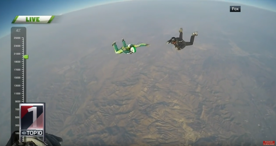  Luke Aikins salt&oacute; de un avion sin paraca&iacute;das. (Captura de pantalla: SC Live)
