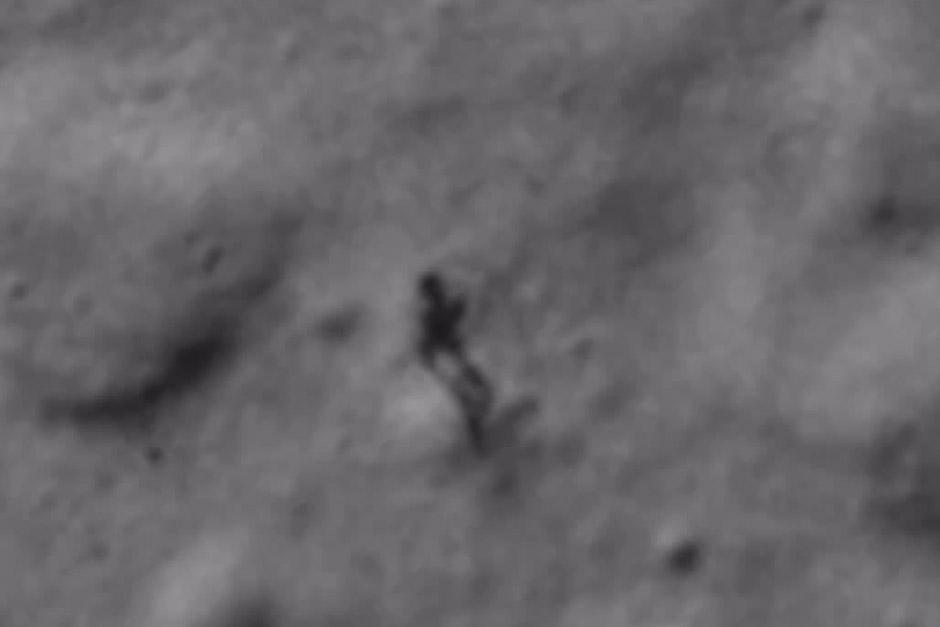 Un video donde se muestra una silueta humanoide sobre la faz de la Luna se vuelve viral en las redes sociales (Foto: Youtube).