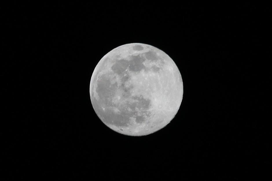 La &ldquo;superluna&ldquo; se podr&aacute; observar este domingo. (Foto: Alexis Batres/Soy502)