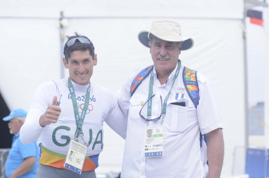 Juan Ignacio comparti&oacute; con su pap&aacute;, Juan Estuardo, tras su &uacute;ltima regata en R&iacute;o 2016. (Foto: Aldo Mart&iacute;nez/Enviado de Nuestro Diario)