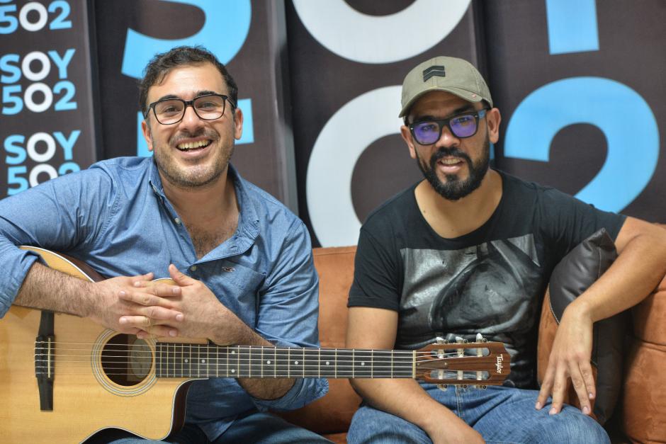 Francisco P&aacute;ez y Leonel Hern&aacute;ndez de Malacates Tr&eacute;bol Shop hablaron de algunas an&eacute;cdotas que han vivido en el mundo de la m&uacute;sica. (Foto: Wilder L&oacute;pez/Soy502)