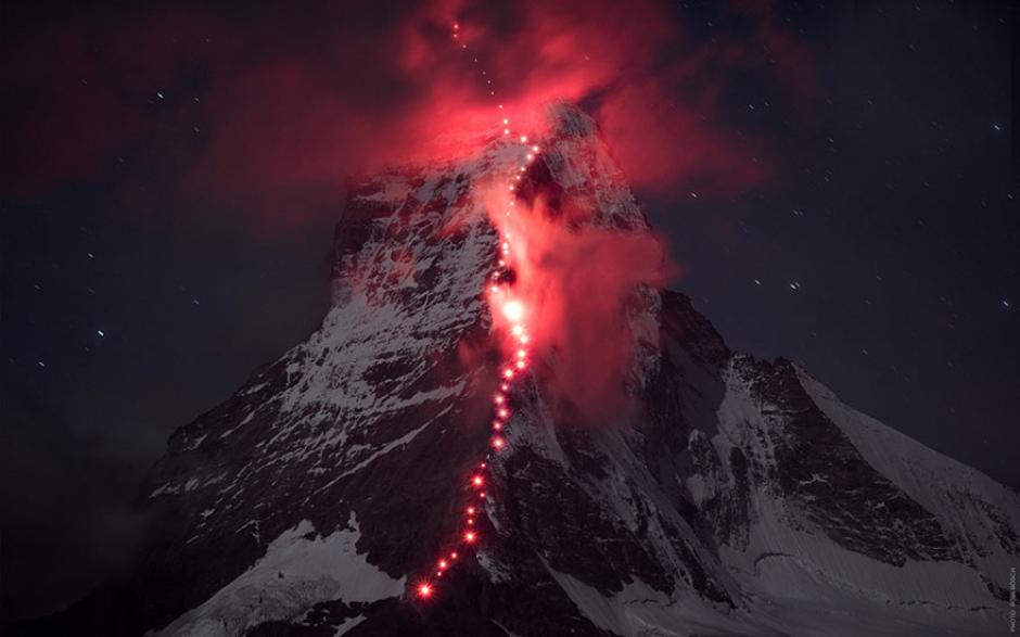 La marca suiza de equipo de alpinismo Mammut conmemor&oacute; el 150 aniversario del primer ascenso al pico Matterhorn por el monta&ntilde;ista Edward Whymper. &nbsp;(Foto: boredpanda.com)